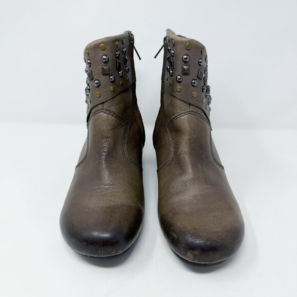 Taos Taupe Leather Verge Ankle Booties Women's Sz 8 Side Zip Stud/Rivet Accents - Picture 2 of 9